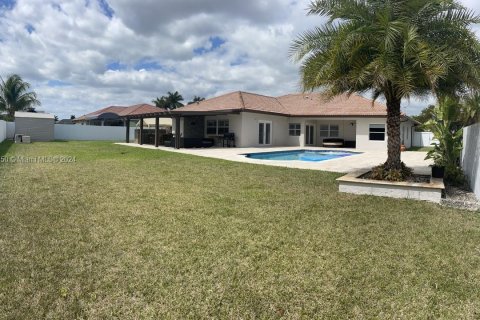 House in Homestead, Florida 4 bedrooms, 230.86 sq.m. № 1227927 - photo 11