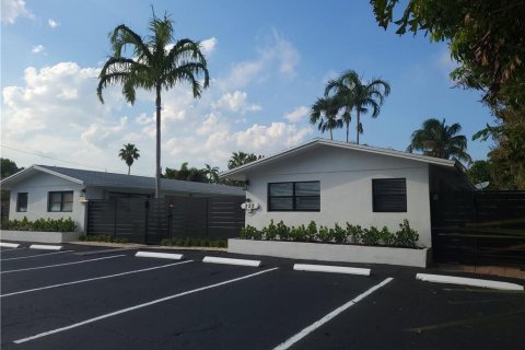 Купить коммерческую недвижимость в Уилтон-Мэнорс, Флорида № 1060061 - фото 10
