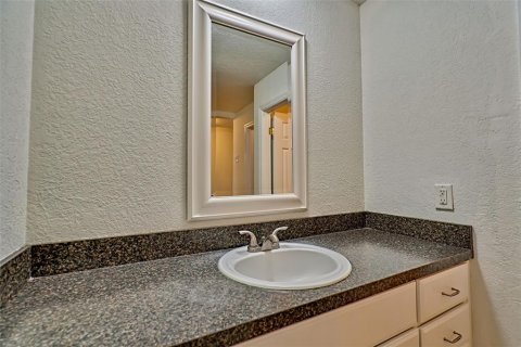 Condo in Gainesville, Florida, 2 bedrooms  № 1397296 - photo 13