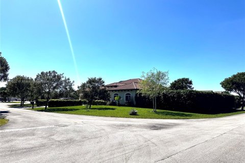 Купить виллу или дом в Хомстед, Флорида 4 спальни, 237.37м2, № 1035547 - фото 8