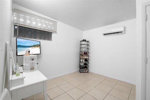 Propiedad comercial en venta en Miami, Florida, 215.44 m2 № 1291816 - foto 14