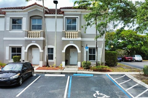 Townhouse in Hollywood, Florida 3 bedrooms, 116.22 sq.m. № 1168916 - photo 20