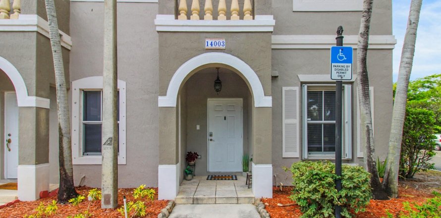 Townhouse in Hollywood, Florida 3 bedrooms, 116.22 sq.m. № 1168916