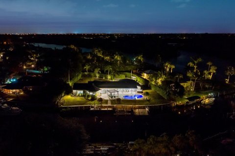 Villa ou maison à vendre à Palm City, Floride: 4 chambres, 273.6 m2 № 1168919 - photo 1