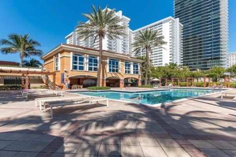 Condominio en alquiler en Hallandale Beach, Florida, 3 dormitorios, 134.71 m2 № 1076444 - foto 29
