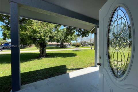 Купить виллу или дом в Клуистон, Флорида 4 спальни, № 1076496 - фото 24