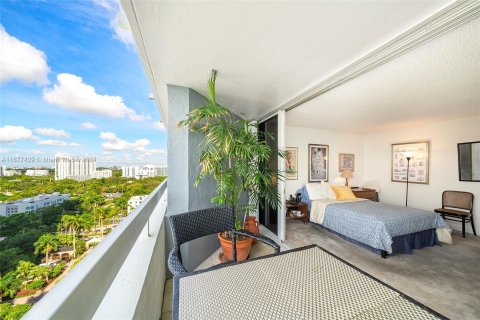 Condo in Miami, Florida, 2 bedrooms  № 1406139 - photo 17