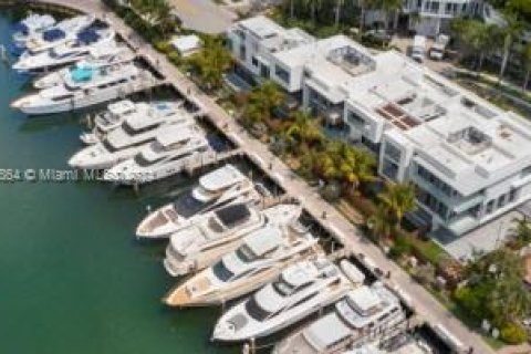 Adosado en venta en Aventura, Florida, 4 dormitorios, 357.58 m2 № 1325958 - foto 1