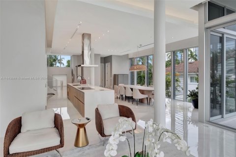 Adosado en venta en Aventura, Florida, 4 dormitorios, 357.58 m2 № 1325958 - foto 17