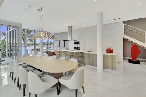 Adosado en venta en Aventura, Florida, 4 dormitorios, 357.58 m2 № 1325958 - foto 3