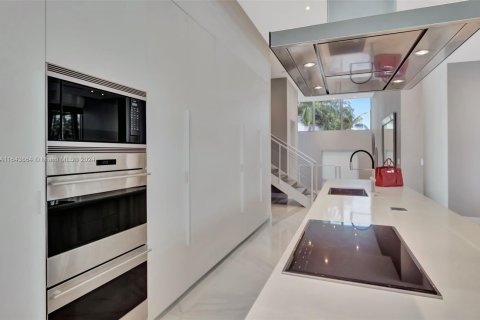 Adosado en venta en Aventura, Florida, 4 dormitorios, 357.58 m2 № 1325958 - foto 19