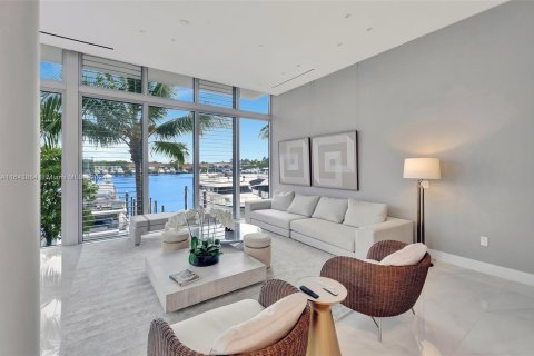 Adosado en venta en Aventura, Florida, 4 dormitorios, 357.58 m2 № 1325958 - foto 5