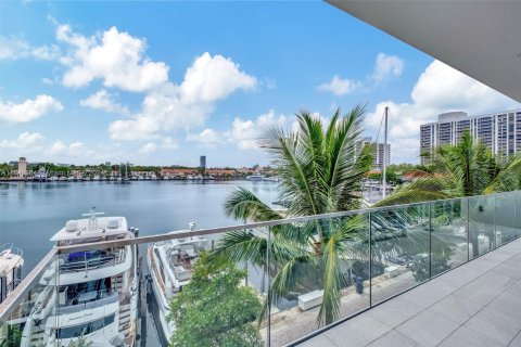 Touwnhouse à vendre à Aventura, Floride: 4 chambres, 357.58 m2 № 1325958 - photo 4