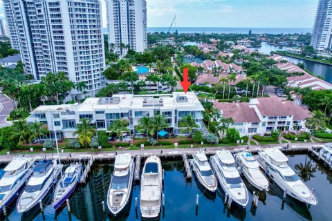 Adosado en venta en Aventura, Florida, 4 dormitorios, 357.58 m2 № 1325958 - foto 29