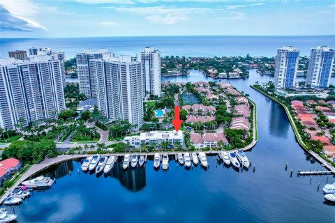 Adosado en venta en Aventura, Florida, 4 dormitorios, 357.58 m2 № 1325958 - foto 14