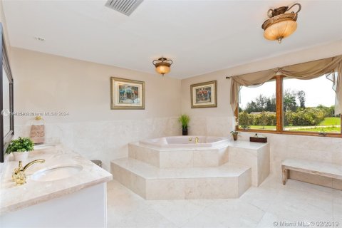 Casa en venta en Davie, Florida, 6 dormitorios, 797.19 m2 № 1325909 - foto 14