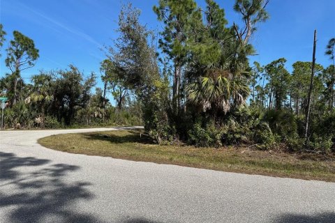 Terreno en venta en Port Charlotte, Florida № 1038541 - foto 3