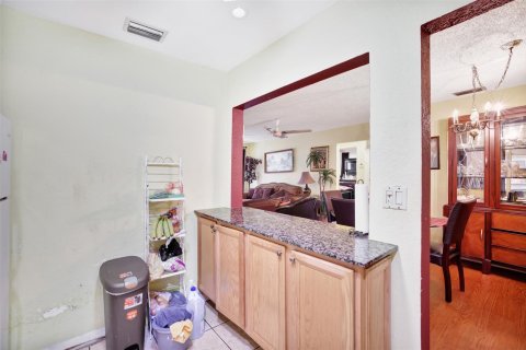 Casa en venta en Lauderdale Lakes, Florida, 3 dormitorios, 147.53 m2 № 1021966 - foto 25