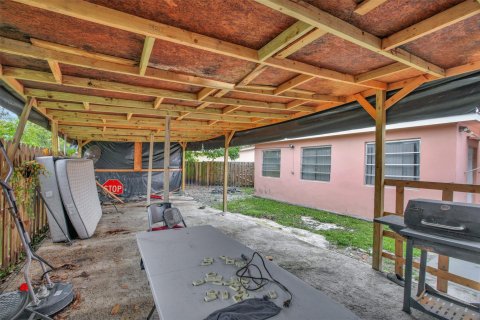 Casa en venta en Lauderdale Lakes, Florida, 3 dormitorios, 147.53 m2 № 1021966 - foto 4