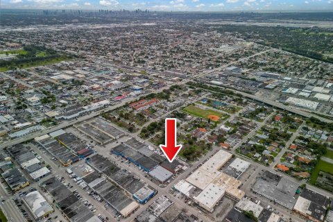 Commercial property in Hialeah, Florida № 1021821 - photo 4