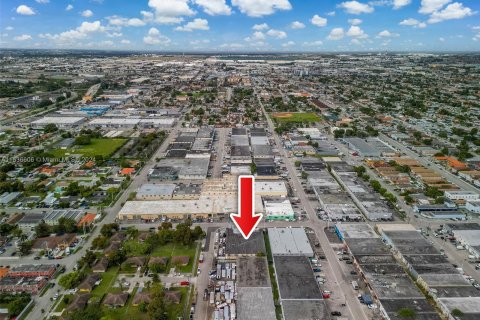 Commercial property in Hialeah, Florida № 1021821 - photo 5