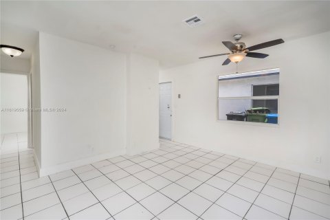 Commercial property in Fort Lauderdale, Florida 125.42 sq.m. № 1240737 - photo 7