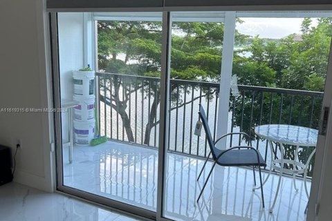 Copropriété à vendre à Pembroke Pines, Floride: 2 chambres, 100.52 m2 № 1240861 - photo 4