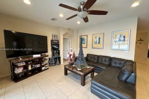 Villa ou maison à vendre à Royal Palm Beach, Floride: 4 chambres, 223.52 m2 № 1077198 - photo 16