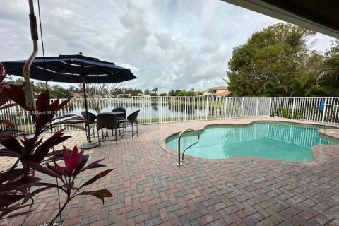 Villa ou maison à vendre à Royal Palm Beach, Floride: 4 chambres, 223.52 m2 № 1077198 - photo 1