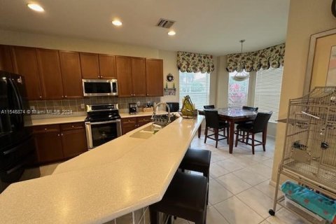 Villa ou maison à vendre à Royal Palm Beach, Floride: 4 chambres, 223.52 m2 № 1077198 - photo 15