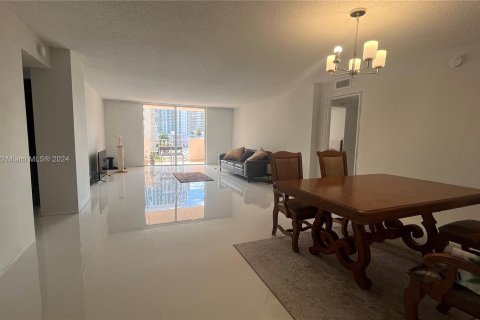 Condominio en venta en Hallandale Beach, Florida, 2 dormitorios, 158.86 m2 № 1037859 - foto 7