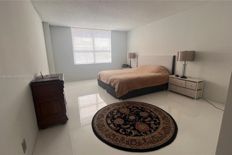 Condominio en venta en Hallandale Beach, Florida, 2 dormitorios, 158.86 m2 № 1037859 - foto 12
