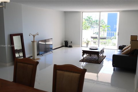 Condominio en venta en Hallandale Beach, Florida, 2 dormitorios, 158.86 m2 № 1037859 - foto 9