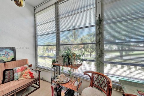 Copropriété à vendre à Deerfield Beach, Floride: 2 chambres, 92.9 m2 № 1241469 - photo 17