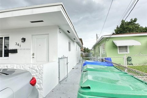 House in Miami, Florida 5 bedrooms, 140.1 sq.m. № 1241463 - photo 24