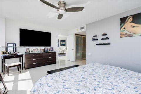 Condominio en venta en Hallandale Beach, Florida, 2 dormitorios, 146.79 m2 № 1078845 - foto 29