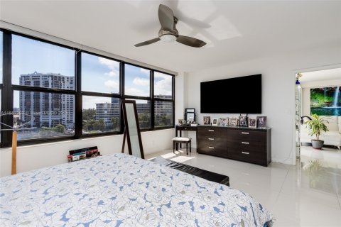 Condominio en venta en Hallandale Beach, Florida, 2 dormitorios, 146.79 m2 № 1078845 - foto 28