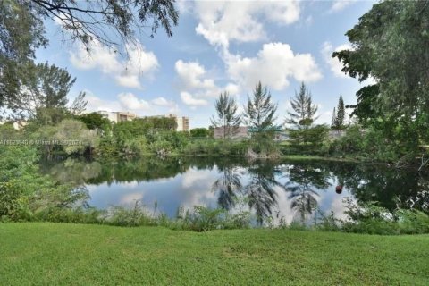 Condo in Miami, Florida, 2 bedrooms  № 1271095 - photo 19