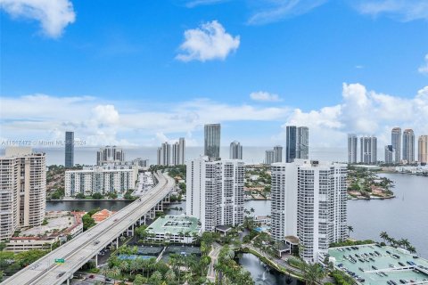 Condo in Aventura, Florida, 2 bedrooms  № 1271124 - photo 28