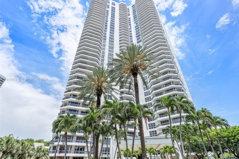 Condo in Aventura, Florida, 2 bedrooms  № 1271124 - photo 1