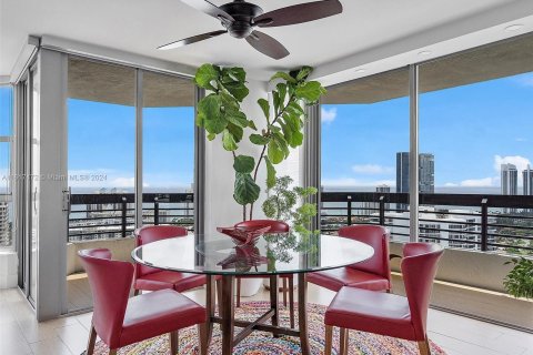 Condo in Aventura, Florida, 2 bedrooms  № 1271124 - photo 15