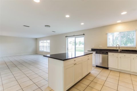 Villa ou maison à louer à Lakeland, Floride: 4 chambres, 264.4 m2 № 1352903 - photo 3