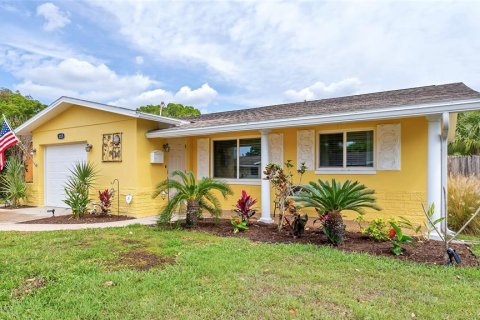 Villa ou maison à louer à Saint Petersburg, Floride: 2 chambres, 104.79 m2 № 1352902 - photo 1