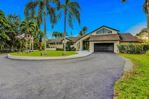 House in Southwest Ranches, Florida 4 bedrooms, 301.37 sq.m. № 1362709 - photo 13