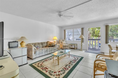 Condo in Deerfield Beach, Florida, 2 bedrooms  № 1377201 - photo 17