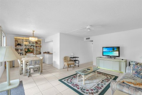 Condo in Deerfield Beach, Florida, 2 bedrooms  № 1377201 - photo 19