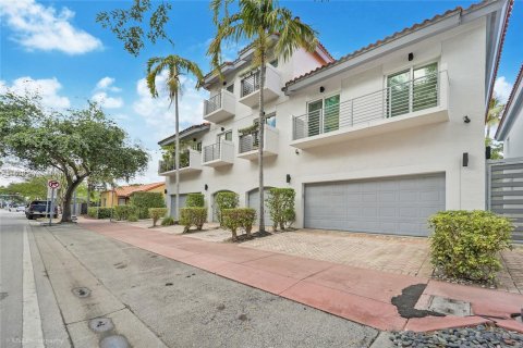 Touwnhouse à vendre à Miami Beach, Floride: 3 chambres, 117.99 m2 № 1039943 - photo 1