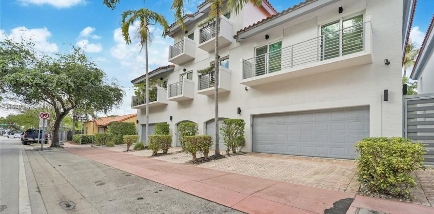 Townhouse in Miami Beach, Florida 3 bedrooms, 117.99 sq.m. № 1039943