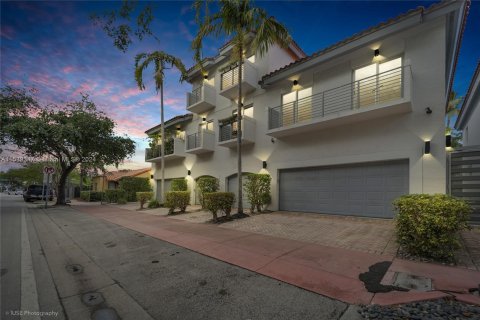 Touwnhouse à vendre à Miami Beach, Floride: 3 chambres, 117.99 m2 № 1039943 - photo 18