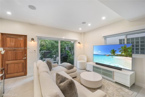 Adosado en venta en Miami Beach, Florida, 3 dormitorios, 117.99 m2 № 1039943 - foto 5